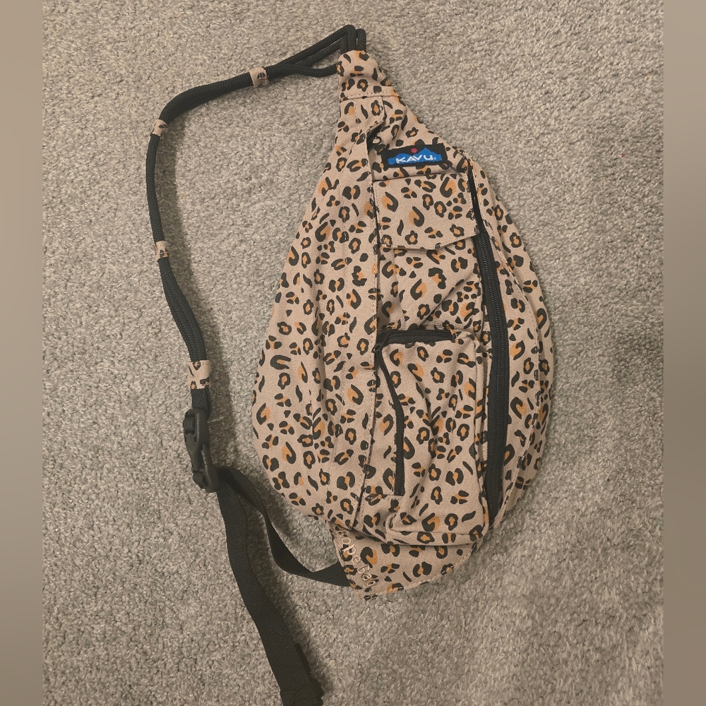 NWOT- Kavu Leopard Print Mini Rope Bag
